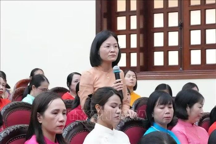 Các cán bộ, hội viên phụ nữ kiến nghị, đề xuất tại Hội nghị.