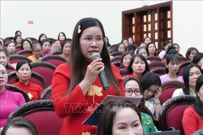 Các cán bộ, hội viên phụ nữ kiến nghị, đề xuất tại Hội nghị.