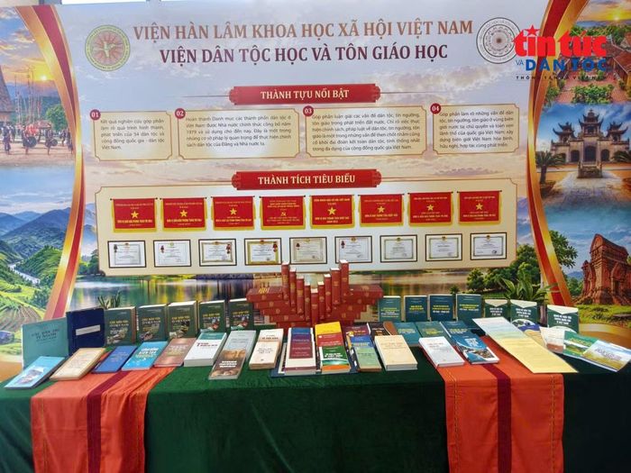 Các bộ sách, tài liệu nghiên cứu về Dân tộc và tôn giáo.