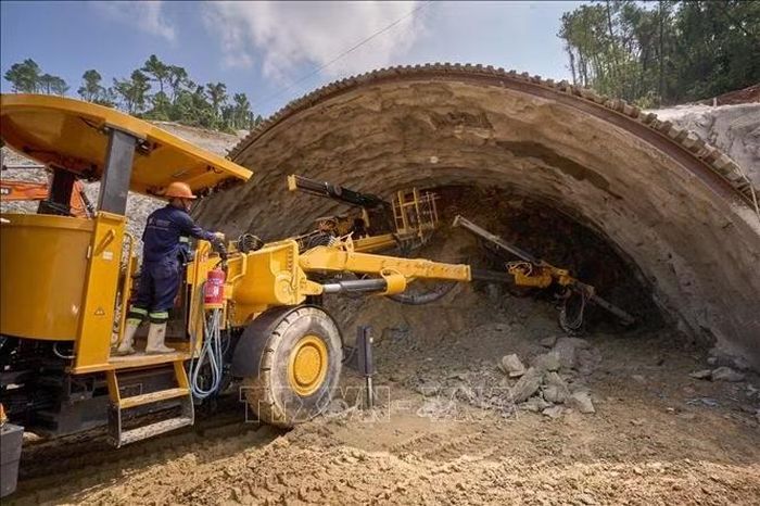 Hạng mục trọng điểm hầm Đại Huệ được đẩy nhanh tiến độ thi công.