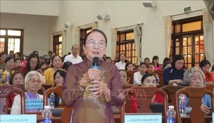 Đại biểu nêu ý kiến tại buổi đối thoại.