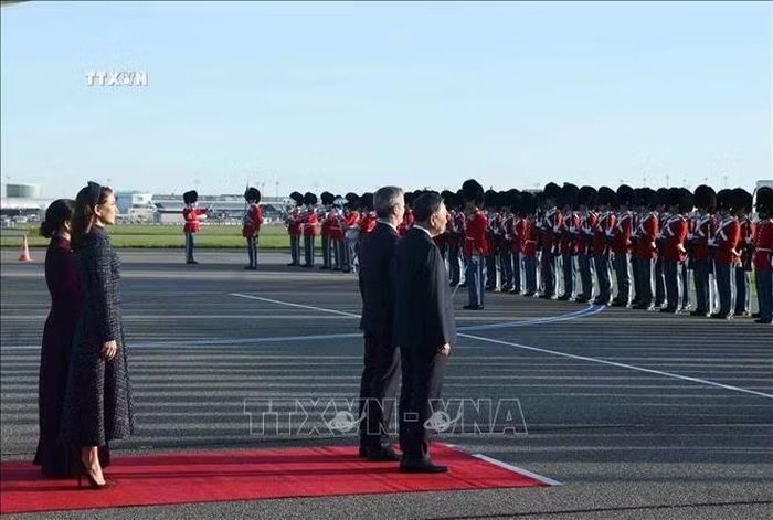 Lễ đón Tổng Bí thư, Chủ tịch nước Tô Lâm và Phu nhân Ngô Phương Ly được tổ chức trọng thể theo nghi thức cấp Nhà nước tại Sân bay quốc tế Copenhagen dưới sự chủ trì của Nhà Vua Đan Mạch Frederik X và Hoàng hậu Mary. Ảnh: Thống Nhất/TTXVN