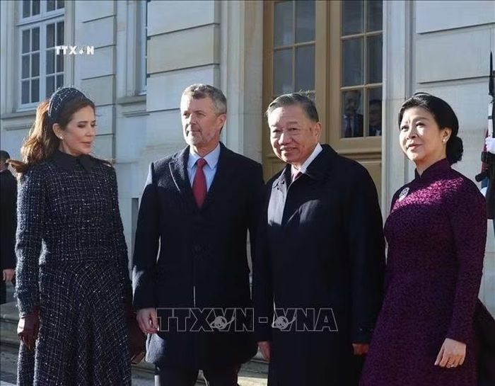 Tổng Bí thư, Chủ tịch nước Tô Lâm và Phu nhân Ngô Phương Ly với Nhà Vua Đan Mạch Frederik X và Hoàng hậu Mary. Ảnh: Thống Nhất/TTXVN