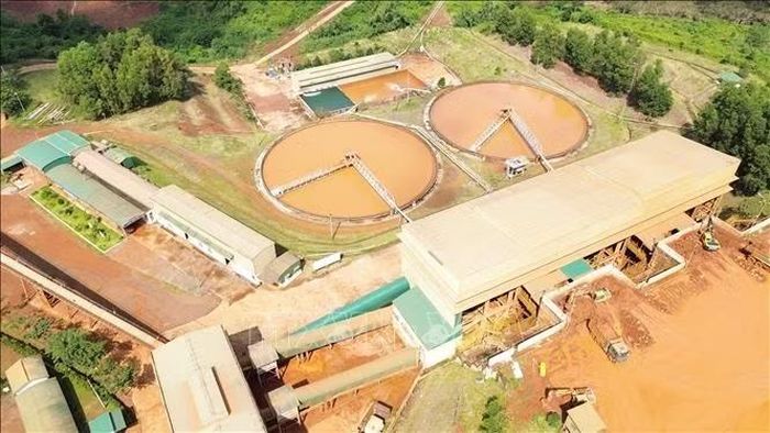 Nhà máy tuyển quặng bô xít phục vụ sản xuất alumin của Công ty Nhôm Đăk Nông – TKV (xã Nhân Cơ, tỉnh Lâm Đồng).