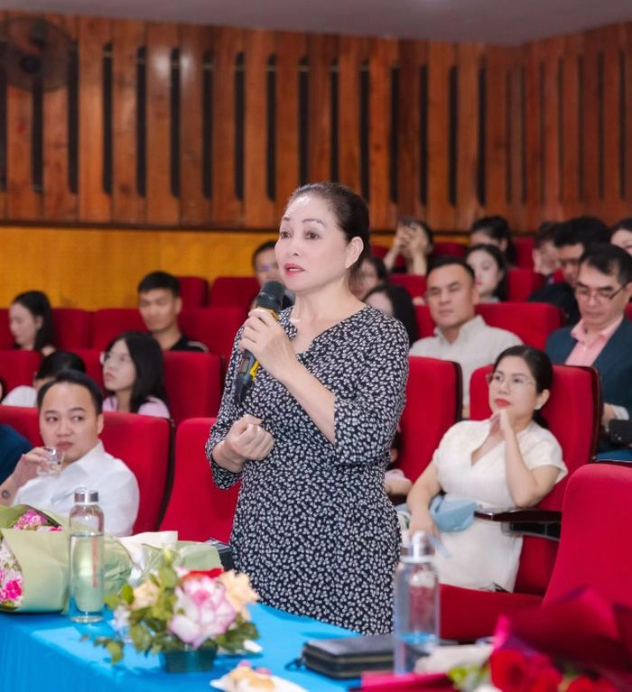 NSND Hà Thủy đánh giá Phương Mai sở hữu chất giọng nữ cao dày, sáng, khỏe.