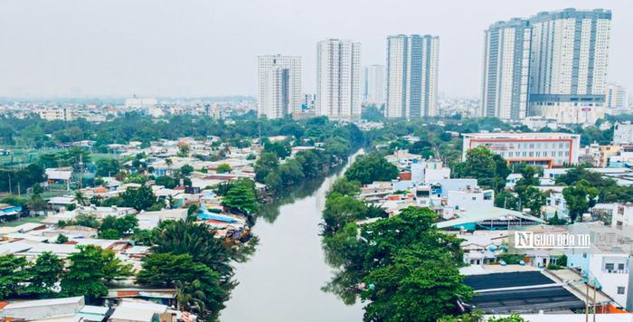 Quy mô đầu tư gồm nạo vét toàn bộ tuyến rạch, gia cố hai bờ, xây dựng vỉa hè, lan can, hệ thống thoát nước, cây xanh, chiếu sáng và bến lên xuống. Dự án cũng xây dựng tuyến đường dài khoảng 725 m, rộng 14 - 18 m, quy mô 2 làn xe, kết nối giữa đường Phạm Thế Hiển với đường Tạ Quang Bửu. Một hạng mục giao thông đáng chú ý khác là cầu Bà Lớn 2, quy mô 6 làn xe qua quốc lộ 50.