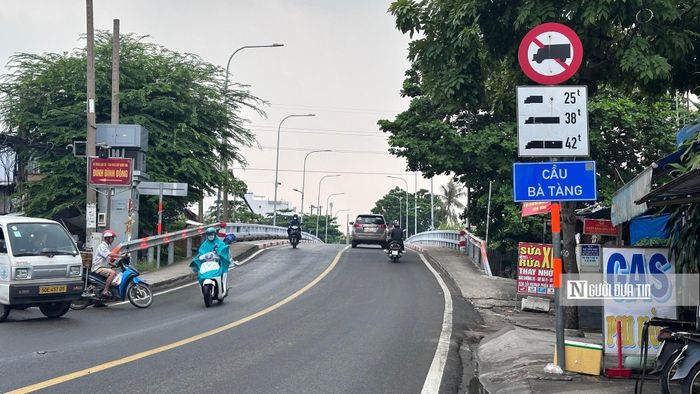 Mục tiêu trọng tâm của dự án là nạo vét, khơi thông dòng chảy, hỗ trợ tiêu thoát nước mưa từ khu vực trung tâm Tp.HCM và đáp ứng yêu cầu tiêu thoát nước cho lưu vực khoảng 920 ha. Dự án nạo vét rạch Bà Lớn không chỉ dừng lại ở câu chuyện thoát nước chống ngập, mà là một cuộc cách mạng thay đổi hoàn toàn bộ mặt giao thông đô thị trục liên phường.