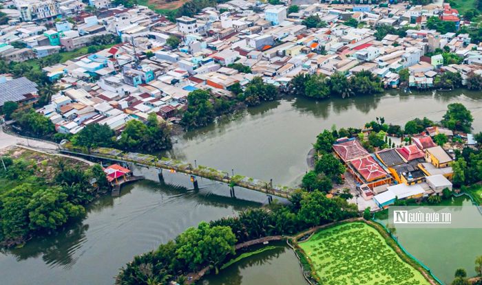 Dự án nạo vét, cải tạo môi trường kết hợp chỉnh trang đô thị trục thoát nước rạch Bà Lớn có điểm đầu tại kênh Đôi (phường Bình Đông) và điểm cuối tại rạch Bà Lào (xã Bình Hưng, Tp.HCM). Tổng mức đầu tư lên đến 9.228 tỷ đồng, trong đó chi phí bồi thường, hỗ trợ và tái định cư lên tới 6.350 tỷ đồng. Điểm đầu dự án tại kênh Đôi, phường Bình Đông và điểm cuối tại rạch Bà Lào, xã Bình Hưng. Tổng chiều dài toàn tuyến khoảng 7,3 km, diện tích sử dụng đất khoảng 47 ha.