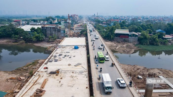 Việc tổ chức thi công theo từng giai đoạn nhằm tạo điều kiện triển khai các hạng mục tiếp theo, hướng tới hoàn thiện công trình đồng bộ.