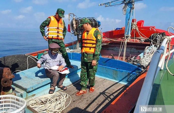 Quyết liệt chống khai thác hải sản bất hợp pháp, không báo cáo và không theo quy định (khai thác IUU): cán bộ Quảng Trị “đi từng ngõ, gõ từng nhà, rà từng chủ phương tiện