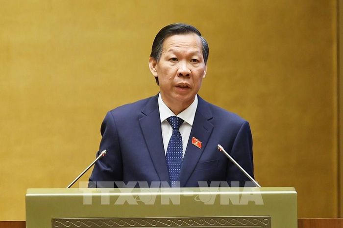 Chủ nhiệm Ủy ban Kinh tế và Tài chính của Quốc Phan Văn Mãi hội trình bày Báo cáo thẩm tra về dự án Luật Đấu giá tài sản (sửa đổi). Ảnh: Doãn Tấn – TTXVN