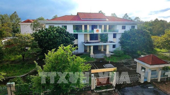 Tòa nhà HĐND tỉnh Hậu Giang cũ nằm trong khuôn viên Khu hành chính UBND tỉnh Hậu Giang cũ. Ảnh: Duy Khương – TTXVN