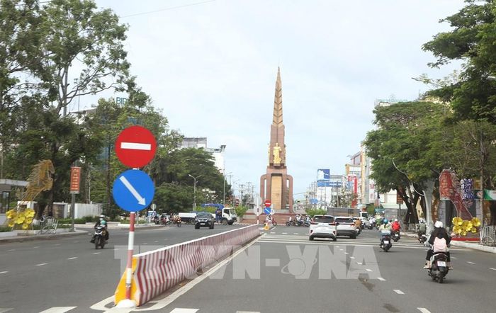 Cà Mau đẩy mạnh phát triển hạ tầng giao thông, tạo thuận lợi cho doanh nghiệp vận chuyển hàng hóa. Ảnh: Tuấn Phi - TTXVN