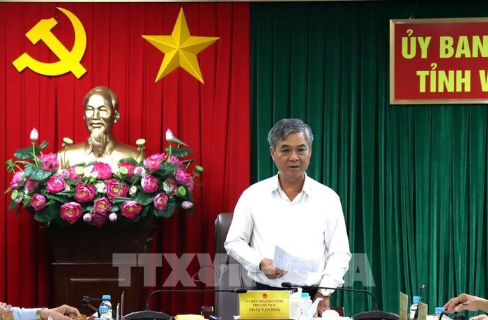 Phó Chủ tịch UBND tỉnh Vĩnh Long Châu Văn Hòa phát biểu tại buổi làm việc. Ảnh: Lê Thúy Hằng – TTXVN