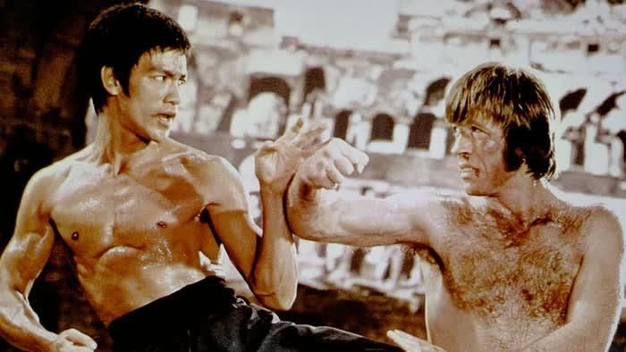 Hơn nửa thế kỷ trôi qua, trận chiến giữa Lý Tiểu Long và Chuck Norris vẫn được xem là biểu tượng của dòng phim võ thuật.