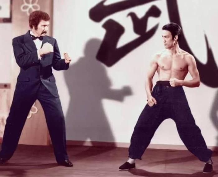 Robert Baker từng là học trò của Lý Tiểu Long và xuất hiện trong Tinh Võ Môn với vai phản diện Petrov.