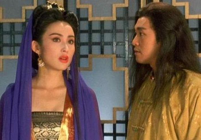 Trương Mẫn gây ấn tượng với vẻ đẹp sắc sảo khi sánh đôi cùng Châu Tinh Trì trong những bộ phim hài võ hiệp nổi tiếng.