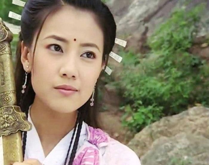Chu Chỉ Nhược là một trong số ít nhân vật từng tu luyện võ công có nguồn gốc từ cả Cửu Âm lẫn Cửu Dương.