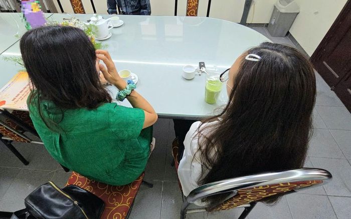 Chị Nguyễn Thị Bích Hạnh và bé M.C tại Báo Phụ nữ Việt Nam.