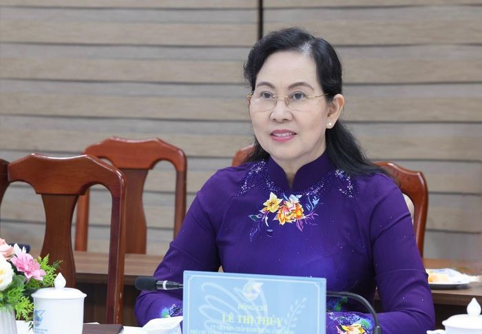 Ủy viên TƯ Đảng, Phó Chủ tịch UBTƯ MTTQ Việt Nam, Chủ tịch Hội LHPN Việt Nam Lê Thị Thủy, phát biểu