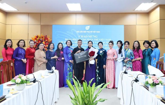 Đoàn đại biểu chúc mừng Hội LHPN Việt Nam nhân kỷ niệm 96 năm thành lập Hội và Ngày Phụ nũ Việt Nam 20/10