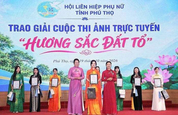 Hội LHPN tỉnh Phú Thọ trao giải cuộc thi ảnh trực tuyến “Hương sắc Đất Tổ”