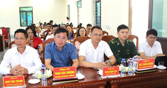 Các đại biểu dự chương trình.