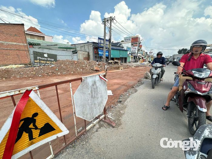 Dự án nâng cấp đường từ ngã tư Bình Chuẩn đến ngã ba giao với tuyến đường Đài Liệt sĩ Tân Phước Khánh dài khoảng 2,6km.