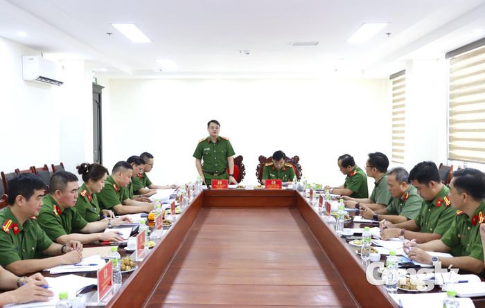 Quang cảnh buổi làm việc