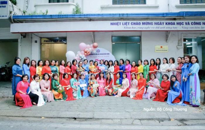 Phong trào thi đua góp phần phát huy vai trò, năng lực và tinh thần trách nhiệm của phụ nữ ngành Công Thương trong giai đoạn mới. Ảnh minh họa
