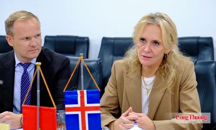 Bà Þorgerður Katrín Gunnarsdóttir, Bộ trưởng Bộ Ngoại giao Iceland phát biểu.