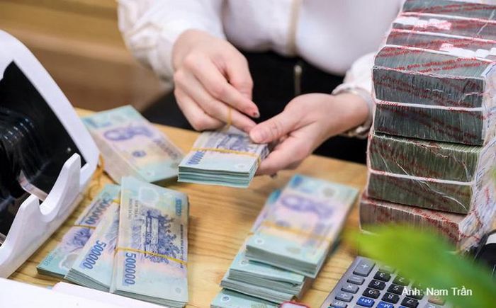 Các ngân hàng đồng loạt giảm lãi suất cho vay.