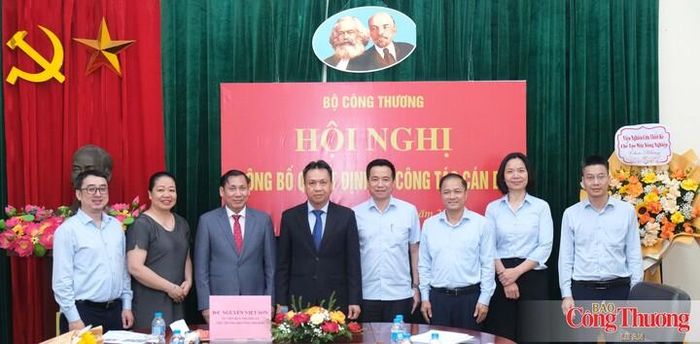 Thứ trưởng Bộ Công Thương Nguyễn Việt Sơn và các đại biểu tại hội nghị 
