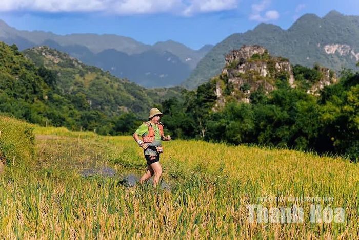 Từ những cung đường xuyên rừng đến thung lũng Pù Luông đẹp mê hoặc.