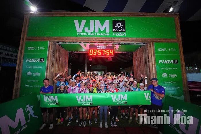 Các chân chạy tham dự cự ly 70km xuất phát lúc 4h sáng, sau đó lần lượt đến các VĐV tham dự 3 cự ly còn lại gồm: 50km, 25km và 10km.