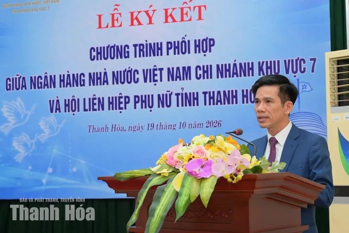 Giám đốc NHNN - Chi nhánh Khu vực 7 phát biểu tại lễ ký kết.