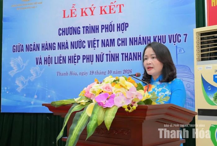 Chủ tịch Hội LHPN tỉnh Lương Thị Hạnh phát biểu tại lễ ký kết.