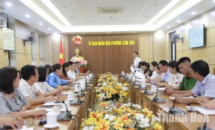 Phó Trưởng đoàn công tác Tổ giúp việc Hội đồng thẩm định xã, phường ATTP, ATTP nâng cao tỉnh Thanh Hóa Nguyễn Hữu Hà phát biểu tại buổi làm việc.