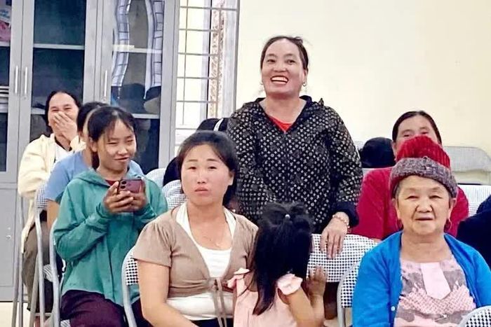 Hội viên phụ nữ xã Pù Nhi phát biểu ý kiến