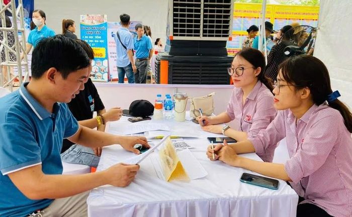 Doanh nghiệp tuyển dụng lao động. Ảnh: Nhật Dương.