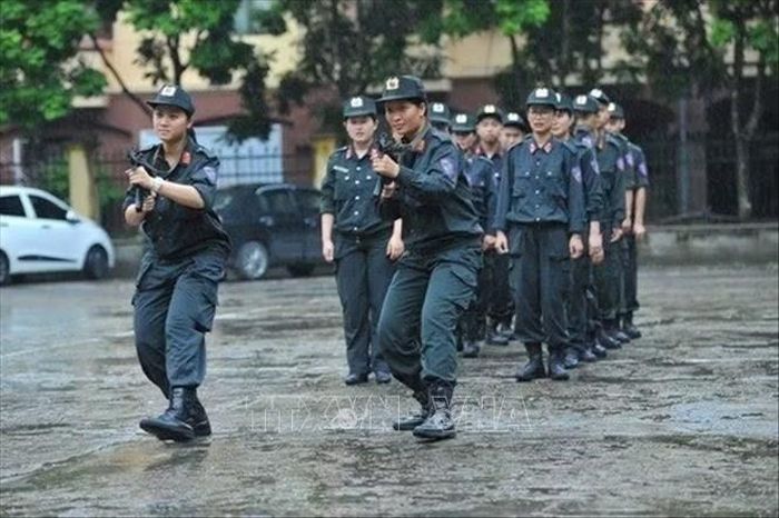 Các nữ chiến sĩ CSCĐ (Phòng Cảnh sát cơ động, Công an tỉnh Ninh Bình) tập luyện hăng say, hoàn thành xuất sắc các bài tập và chấp hành nghiêm kỷ luật với đúng tư tưởng “Vượt nắng, thắng mưa, say sưa luyện tập, kỷ luật là sức mạnh” (2019). Ảnh: Minh Đức/TTXVN