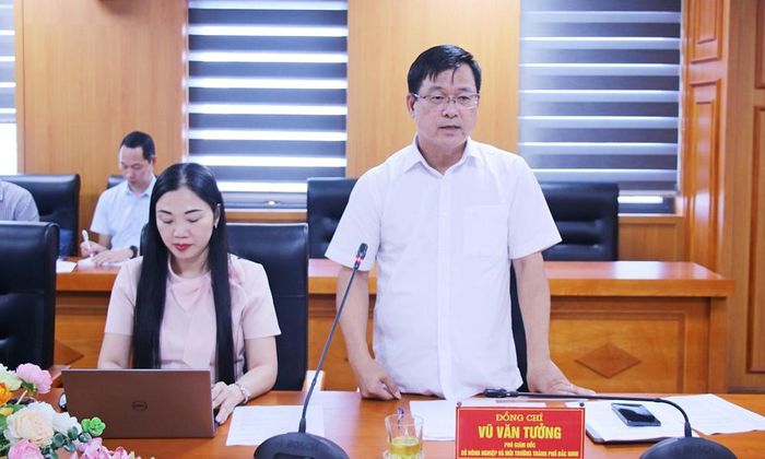 Lãnh đạo Sở Nông nghiệp và Môi trường giải trình làm rõ một số nội dung.
