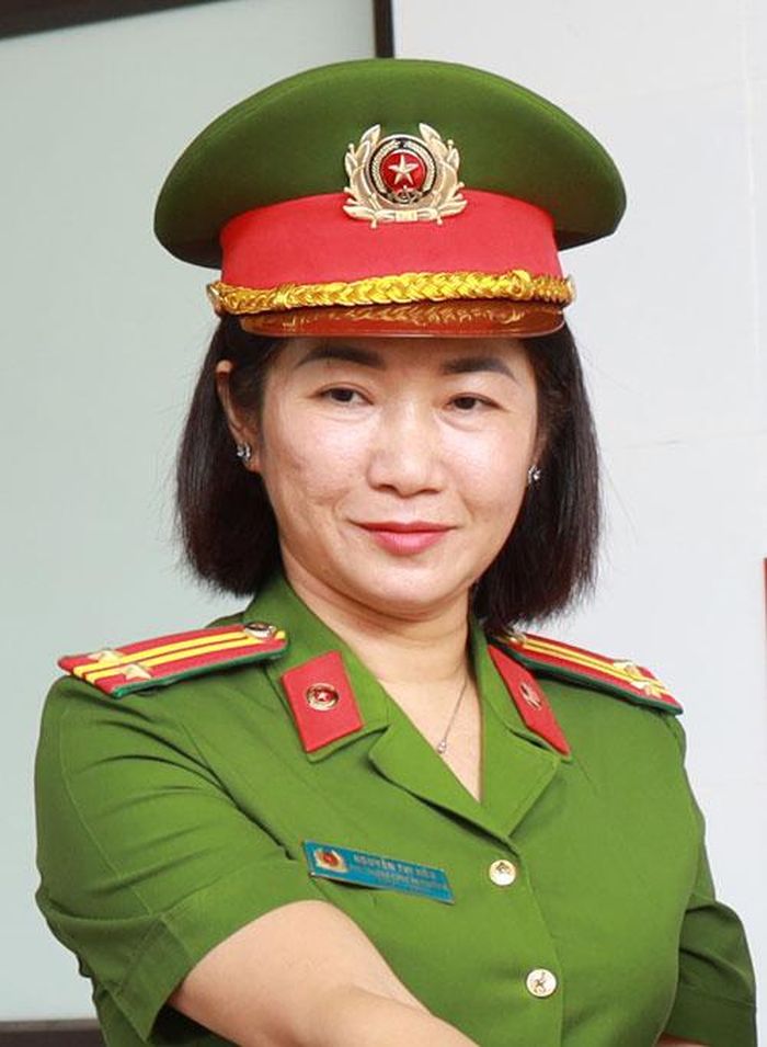 Trung tá Nguyễn Thị Hòa, Phó trưởng Công an phường Việt Yên.