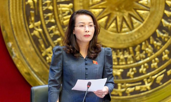  Đồng chí Nguyễn Thị Hương phát biểu ý kiến. 