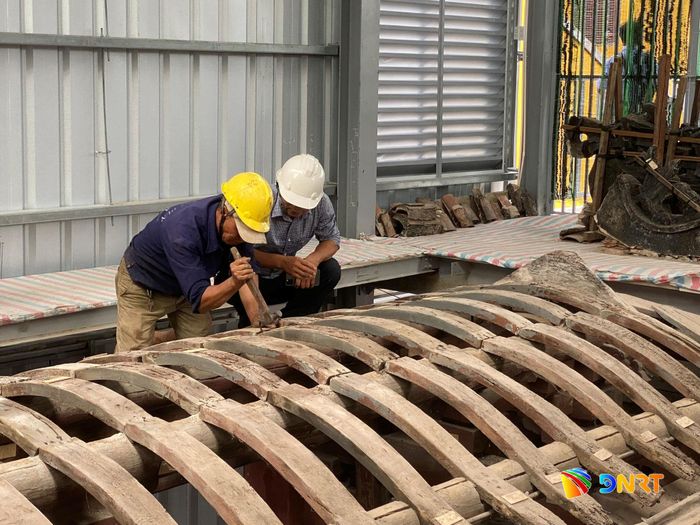 Nhiều ngôi nhà gỗ trong Khu phố cổ Hội An cần nguồn kinh phí lớn để trùng tu. Ảnh: VĨNH LỘC