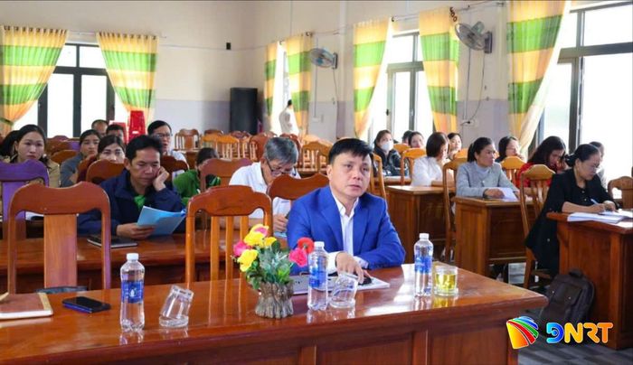 Chi cục An toàn thực phẩm thành phố tổ chức các hoạt động tuyên truyền, tập huấn kiến thức về an toàn thực phẩm cho cán bộ phụ trách. Ảnh: ĐVCC