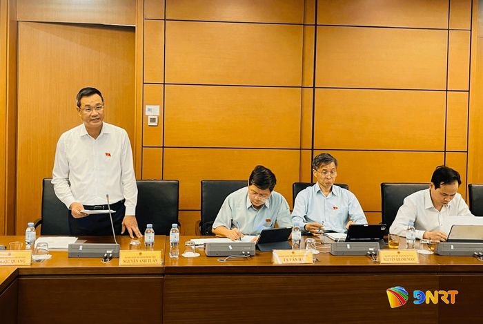 Bí thư Thành ủy, Trưởng đoàn Đại biểu Quốc hội thành phố Đà Nẵng Lê Ngọc Quang thảo luận tại tổ. Ảnh: HỒNG CHÂU