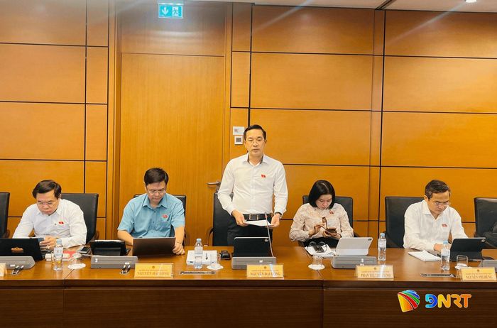 Đại biểu Quốc hội Nguyễn Đại Đồng thảo luận tại tổ. Ảnh: HỒNG CHÂU