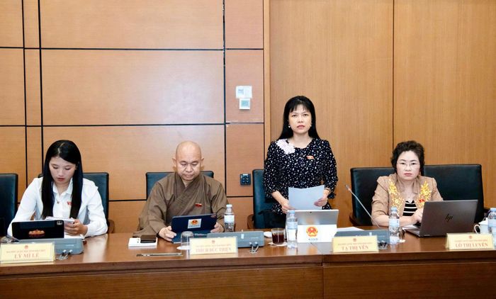 Đại biểu Quốc hội Tạ Thị Yên phát biểu ý kiến tại phiên thảo luận.