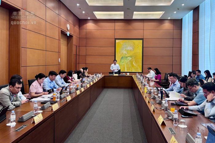 Quang cảnh phiên thảo luận.